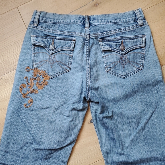 Daisy Fuentes Floral Jewel Denim Petite Jeans - Picture 6 of 9